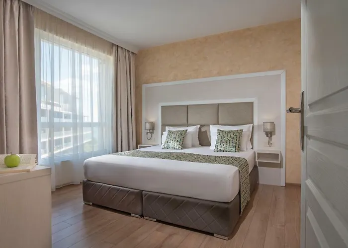 호텔 Marina White Sands 3*